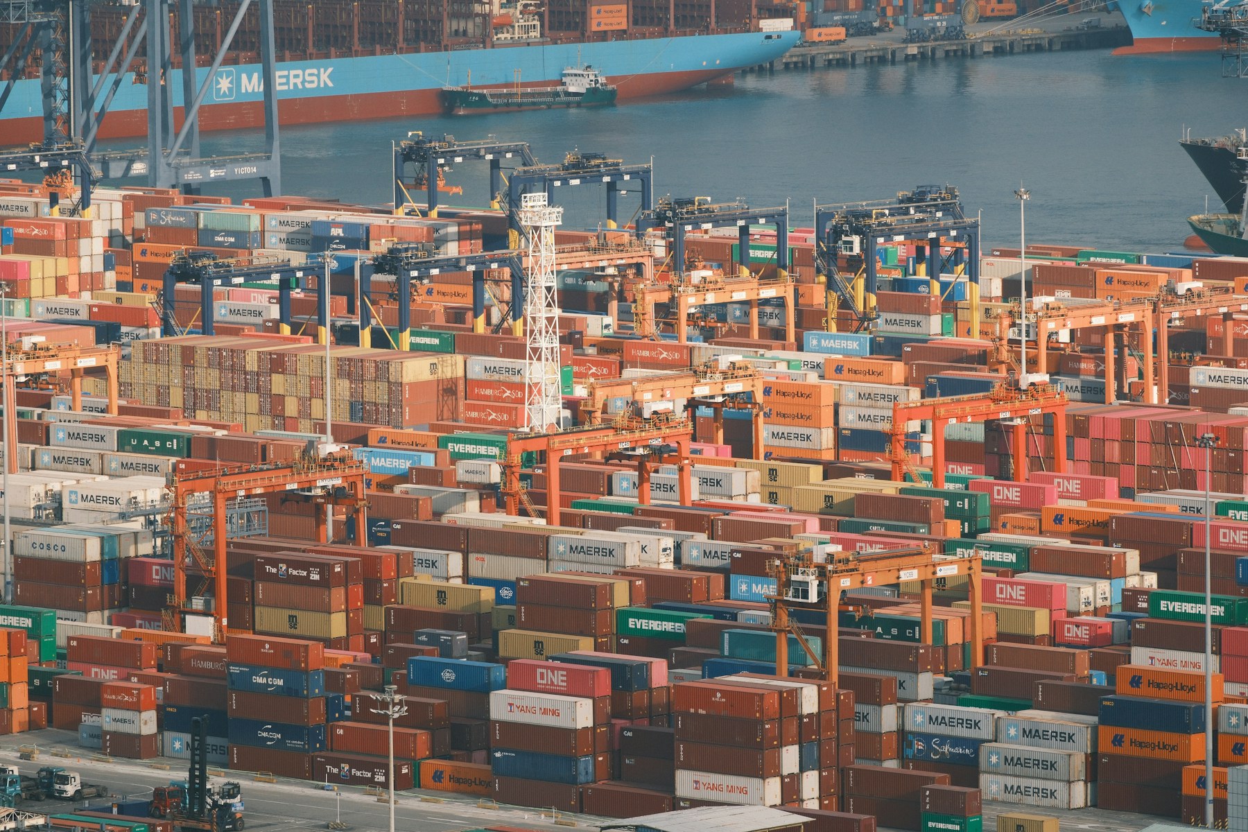 Container logistics terminal